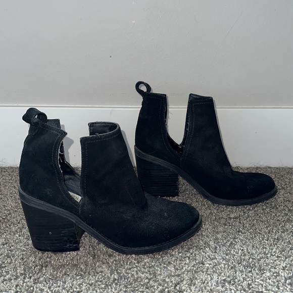 Steve Madden Black Sharini Cut Out Booties - Picture 2 of 7